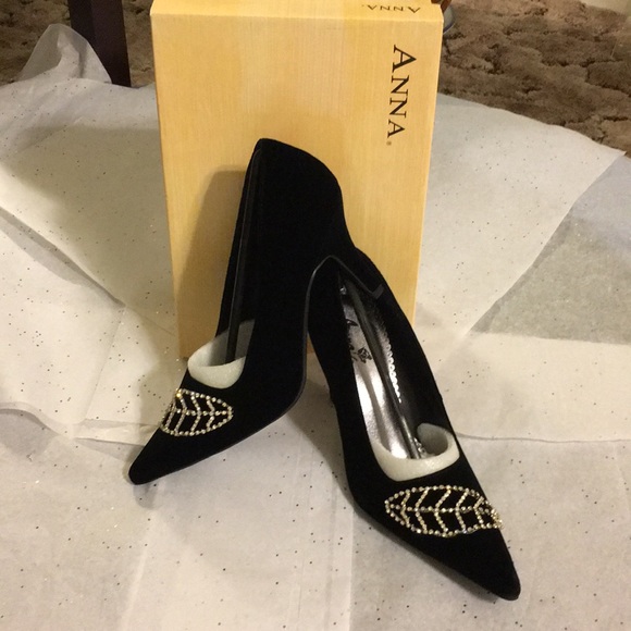 Black Velvet Dressy Heels Diamond Leaf Accents 6.5 - Picture 3 of 8